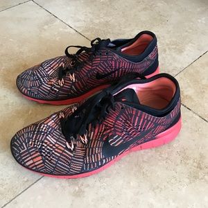 Women's Nike shoes size 7